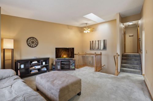 204 Ridgewood Dr, Chaska MN 55318 exterior