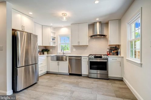 8436 Leaf Rd, Alexandria VA 22309-1708 exterior