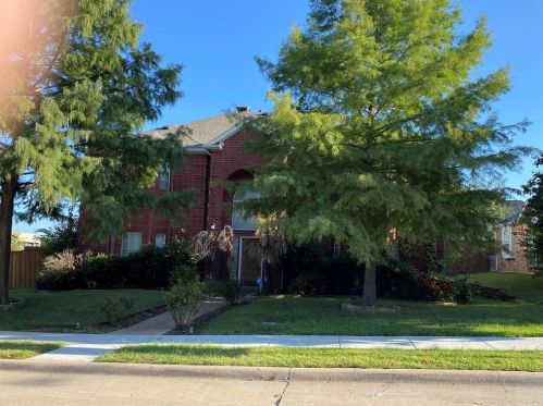 1400 Meadow Dr, Irving TX  75063-5073 exterior