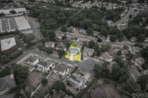 6 Sarah Ct, Edison NJ 08817-2288 exterior