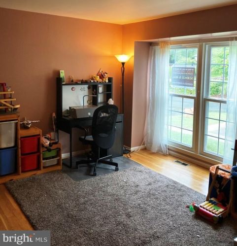 1927 Hickory Hill Ln, Silver Spring, MD 20906-5809