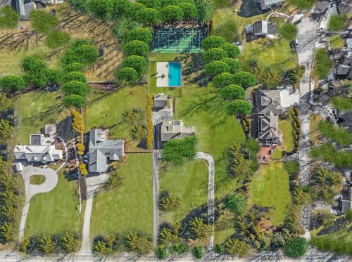 7216 Lake Dr, Milwaukee, WI 53217-3638