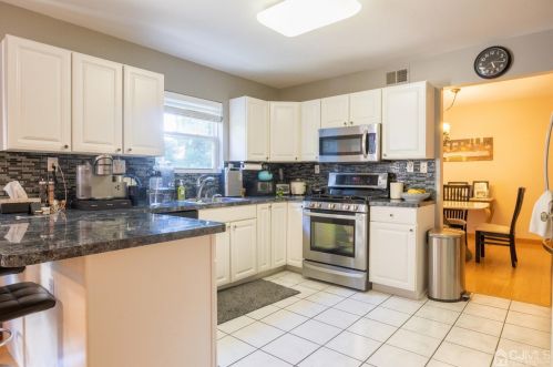 122 Dewolfe St, Edison NJ  08817-5145 exterior