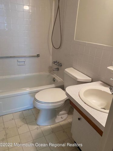 7 Lark St, Lakehurst NJ  08759-5188 exterior