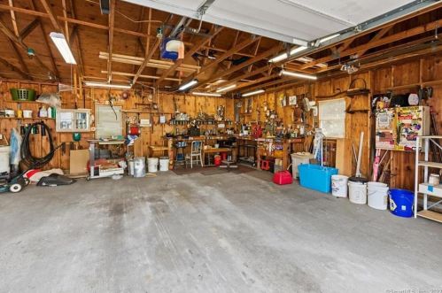 52 Delmont St, Manchester CT 06042-3510 exterior