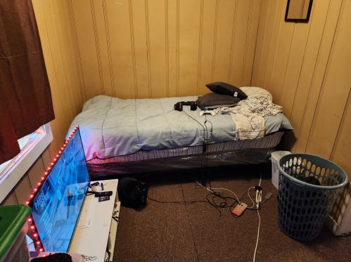 8030 Eberhart Ave, Chicago IL 60637-2484 exterior