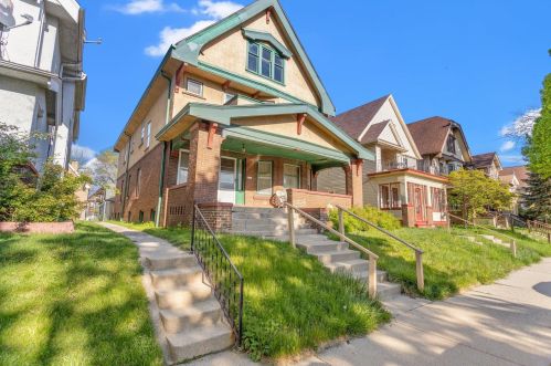 1028 29th St, Milwaukee, WI 53215-1618