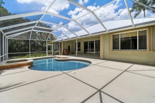 19058 Loxahatchee Riv Rd, Jupiter FL 33458-2412 exterior