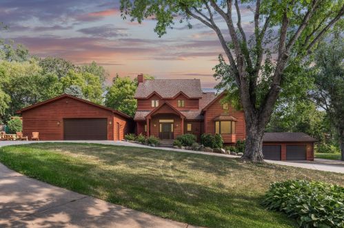 7821 Babcock Trl, South Saint Paul, MN 55077-5807