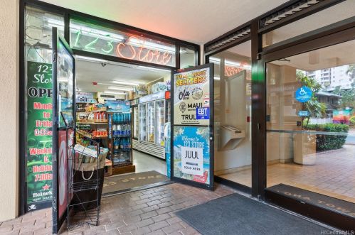 430 Lewers St, Honolulu HI  96815-2444 exterior