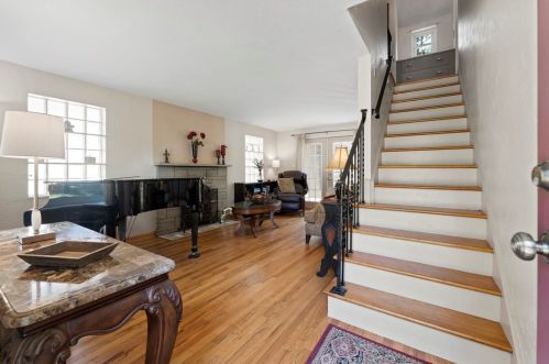 715 Gaywood Dr, Pittsburgh, PA 15235-4144