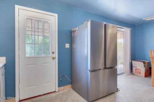 5743 38 Dr, Phoenix AZ 85053-2811 exterior