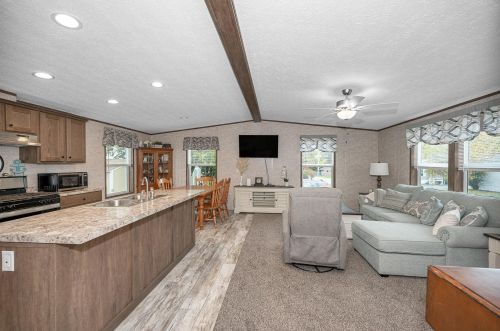 41 B St, Seabrook NH 03874-6228 exterior