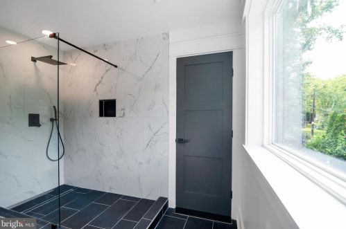 102 Ritchie Ave, Silver Spring MD  20910-5112 exterior