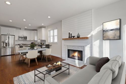 2858 Damen Ave, Chicago, IL 60618-8204