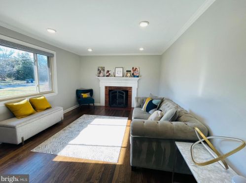 6630 Kings Hwy, Alexandria VA  22306-1501 exterior