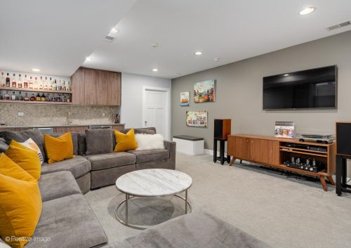 3425 Dickens Ave, Chicago IL 60647-3714 exterior