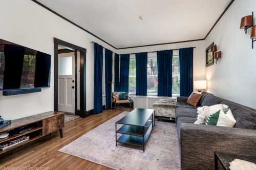 2531 Cullom Ave, Chicago, IL 60618-1501