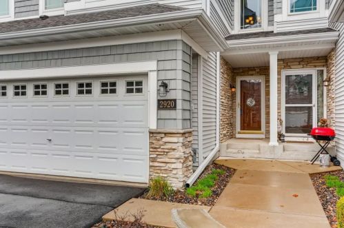 2920 Spy Glass Dr, Chaska, MN 55318-1183