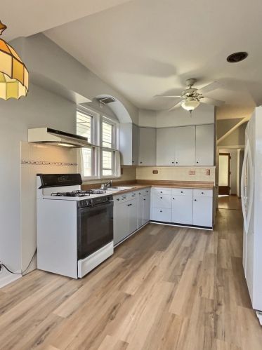 4832 Bernard St, Chicago IL 60625-5414 exterior