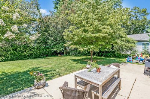 182 Beechwood Dr, Red Bank NJ 07702 exterior