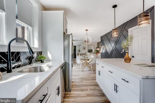 5817 Henry Ave, Philadelphia PA  19128-1702 exterior