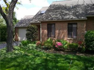 2890 Greenleaf Ct, Bethlehem, PA 18017-3260