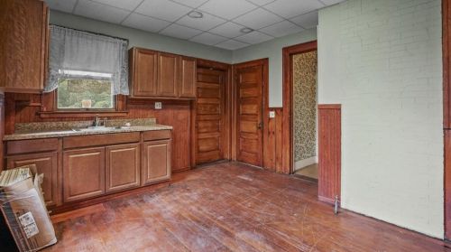 166 Adelaide Ave, Providence RI 02907-1833 exterior