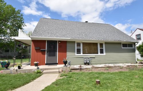 4477 82nd St, Milwaukee, WI 53218-4515