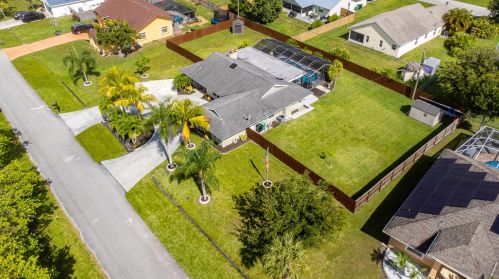 2471 Shell Ave, Fort Pierce FL  34952-6857 exterior