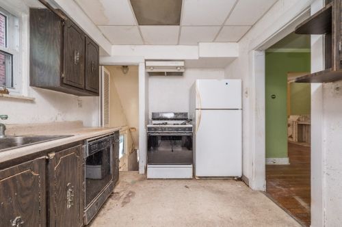 5735 Pocusset St, Pittsburgh PA 15217-2218 exterior