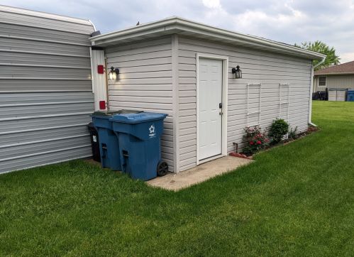 2463 Red Oak Trl, Joliet IL 60403-3196 exterior