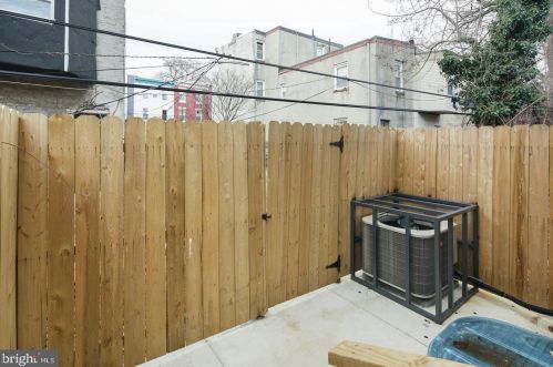 2120 Franklin St, Philadelphia PA 19133-2107 exterior