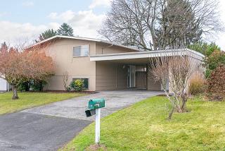 7 196th Ave, Portland, OR 97230-8002