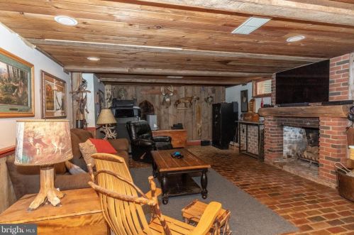 265 Old State Rd, Limerick PA 19468-3214 exterior