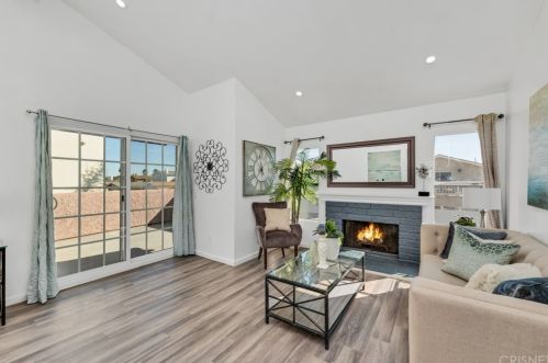 5356 Driftwood St, Oxnard CA 93035-1032 exterior