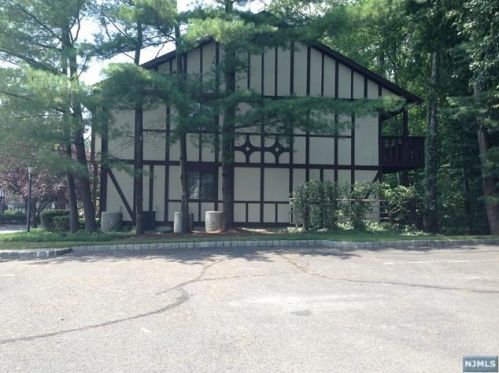 612 Mark Twain Way, Mahwah NJ  07430-3476 exterior