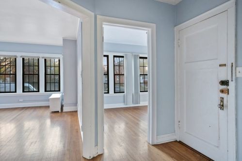 7327 Luella Ave, Chicago IL 60649-4109 exterior