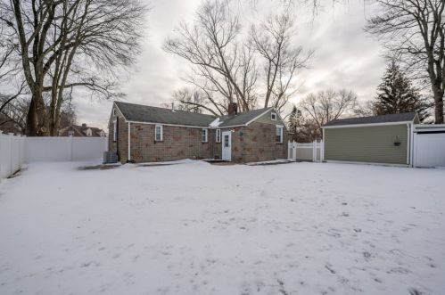 61 Forris St, West Springfield MA 01089-2380 exterior