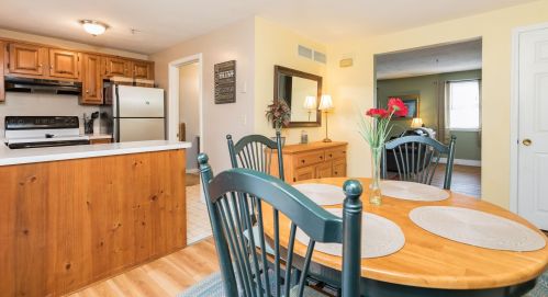 8 Frd Lndg Dr, Dover NH 03820-4552 exterior