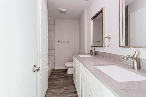 206 38th St, Austin TX 78705-1420 exterior