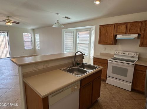 1632 Chanute Pass, Phoenix AZ  85041-3833 exterior