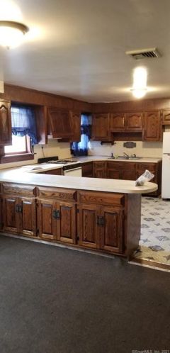 30 Hawkins St, Derby, CT 06418-1508