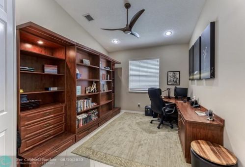 7948 Lando Ave, Boynton Beach FL 33437-6359 exterior