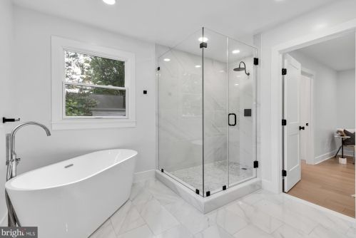 6705 Buttermere Ln, Bethesda MD  20817-1528 exterior