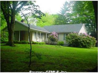 941 Farms Rd, Wallingford CT  06492-1808 exterior