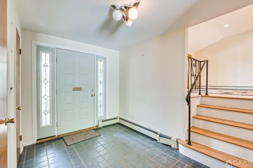 19 Marshall Dr, Edison NJ  08817-2910 exterior