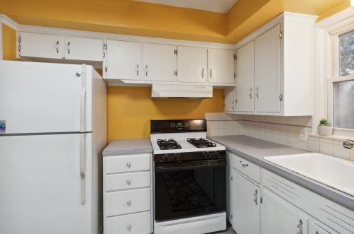 2119 Golfview Ave, Kalamazoo MI 49001-5223 exterior