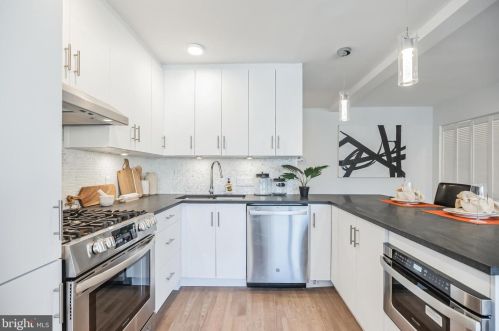 201 18th St, Philadelphia PA  19103-5900 exterior