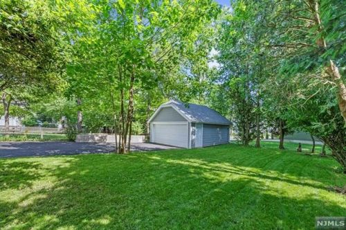 32 Florence Ave, Cresskill NJ  07626-1809 exterior